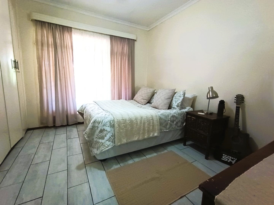 4 Bedroom Property for Sale in Langenhovenpark Free State